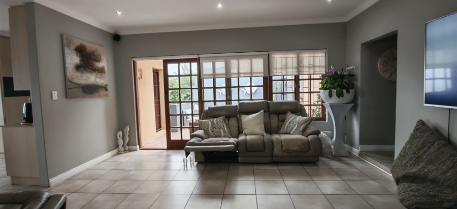 7 Bedroom Property for Sale in Dana Bay Western Cape
